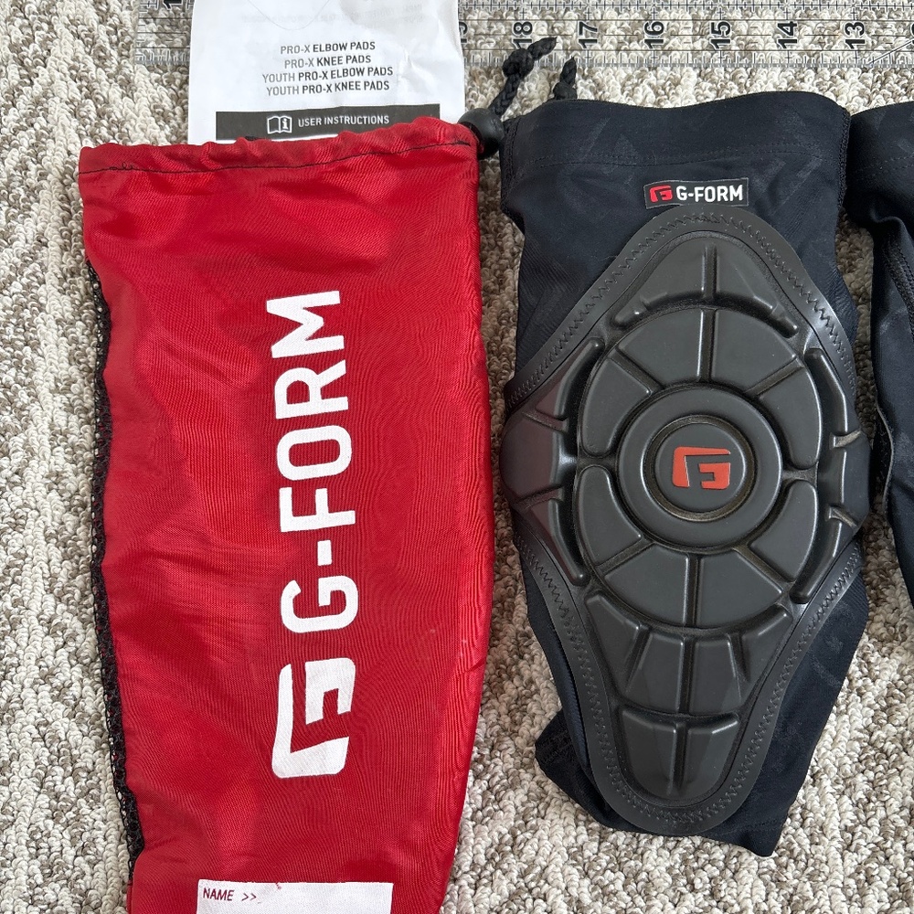 G-Form Pro-x Knee Pads. Size Youth L.